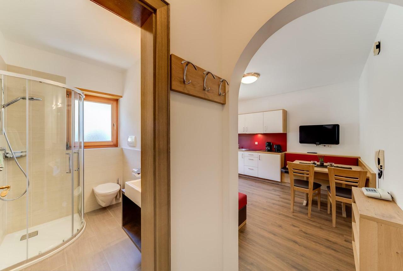 Residence Krone Schenna Eksteriør billede